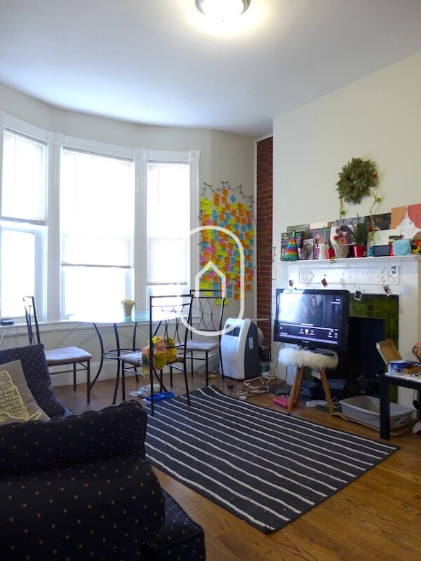 Building Photo - 11 Linden St