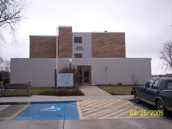Primary Photo - Parkview Apartments