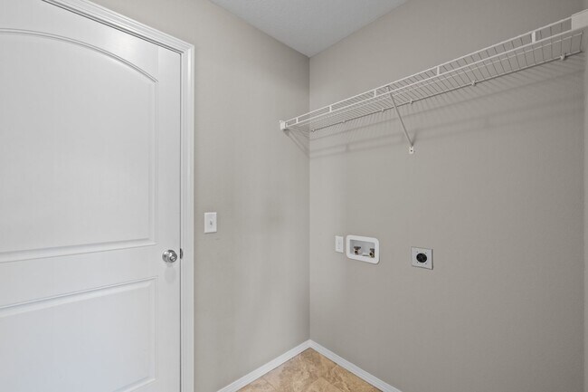 Building Photo - 5468 Yew St W