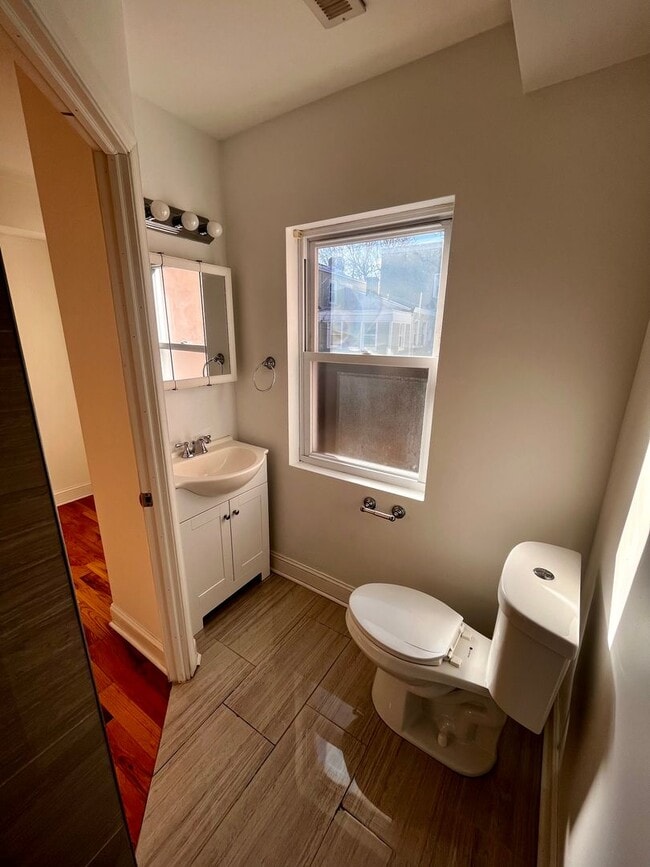 Building Photo - Beautiful newly renovated 2-bedroom 2 bath In Northern Liberties