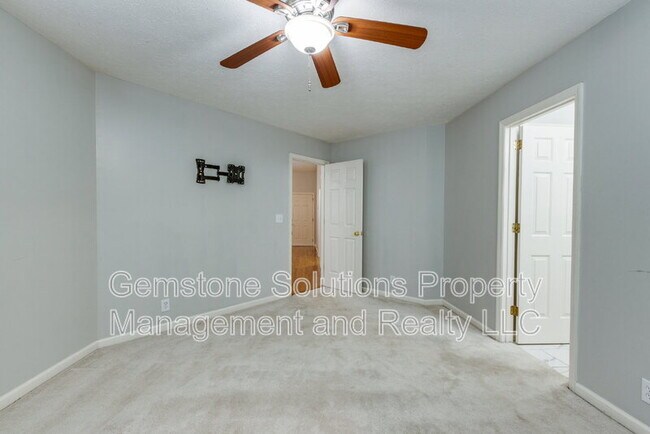 Building Photo - 2214 Falcon Creek Dr