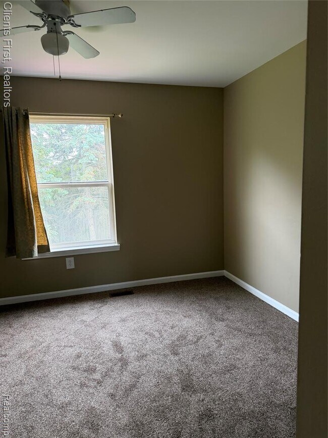 Building Photo - 35285 Pennington Dr