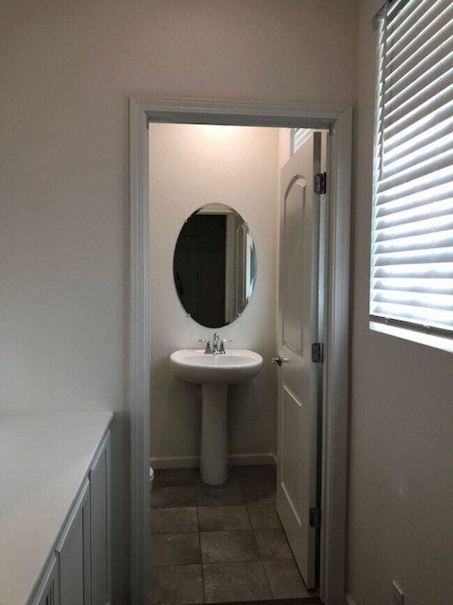 Building Photo - Beautiful home in Natomas, 3+2.5, 2-story, 2-car tandem garage, close to fwy & shopping