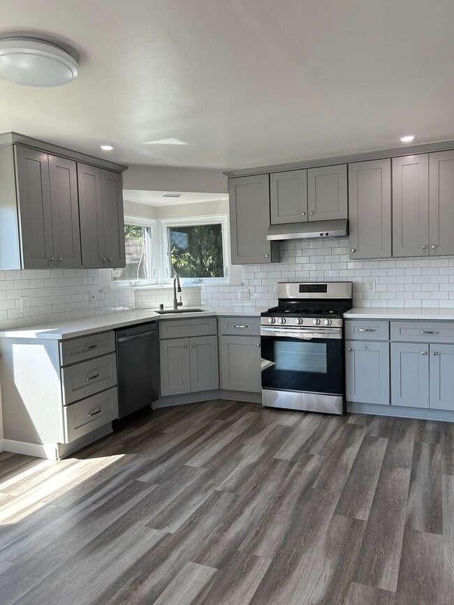 Building Photo - 4BR - West Seattle w/ 2 Kitchens. Landscaping Included!