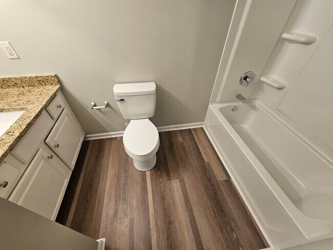 Building Photo - Remodeled Ranch Home Minutes from Uptown Charlotte