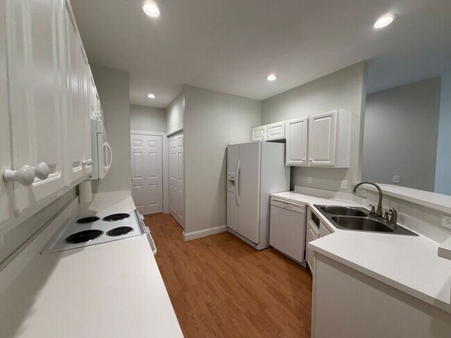 Building Photo - Marsh Oaks Marymount patio home with a one car garage Porter’s neck location