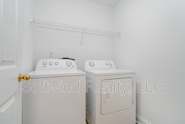 Building Photo - 1803 Red Bird Cir SE