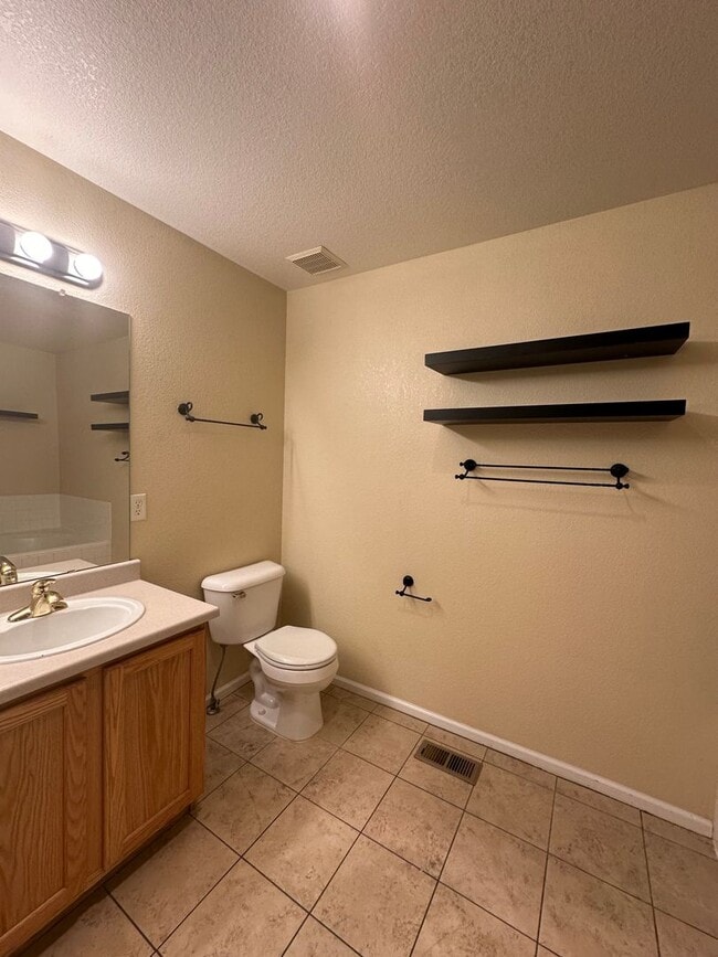 Building Photo - Beautiful 2BD/2.5BA Lafayette Home!
