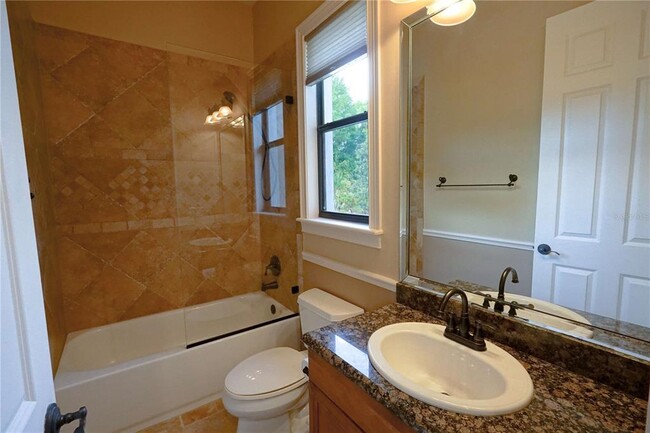 Building Photo - 1720 Brackenhurst Pl