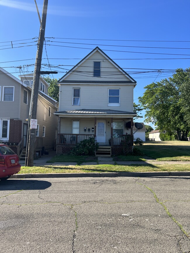 Building Photo - 349 E Front St