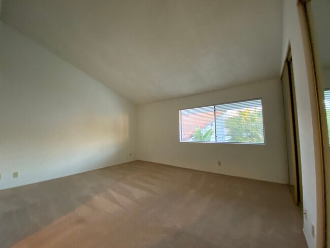 Building Photo - 659 Del Parque Dr