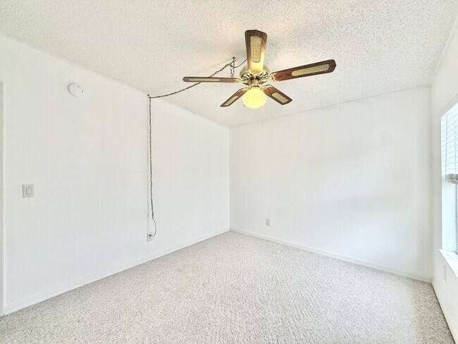 Building Photo - 43 Sargent St