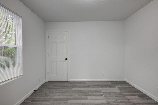 Building Photo - 2123 S Porter Ave