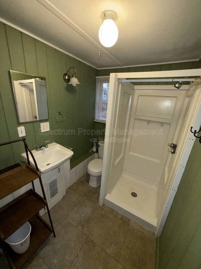 Building Photo - 115 Pinewoods Trail