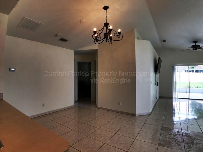 Building Photo - 903 Lejay St