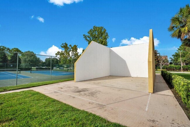 Building Photo - 5286 Willow Ct