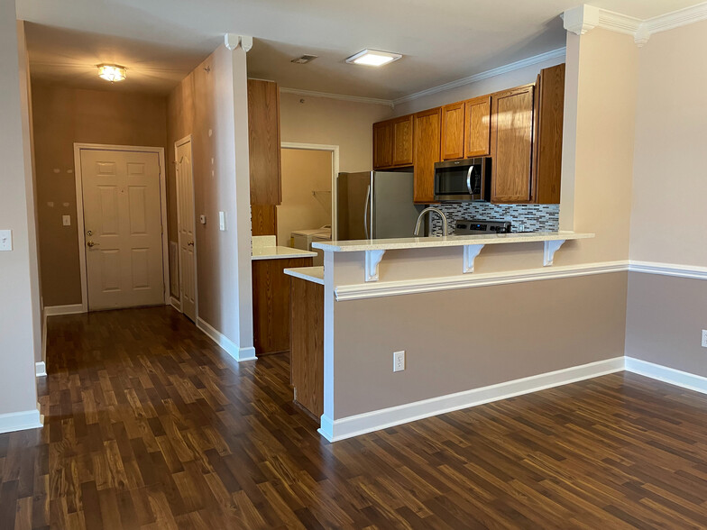 Building Photo - Room in Condo on Hill Point Ct