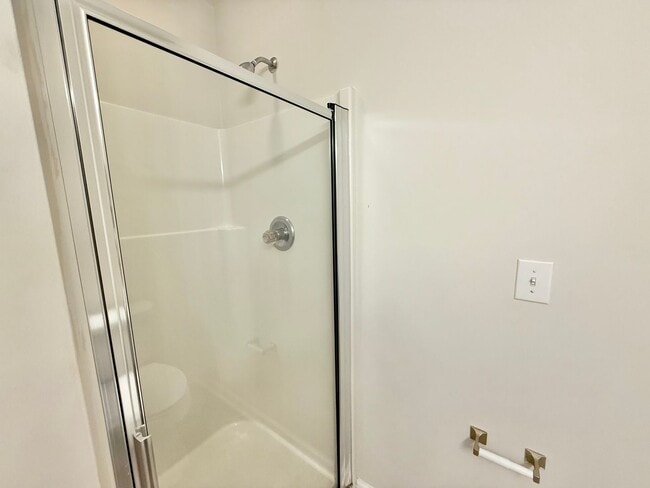 Building Photo - Charming 2BD, 2.5BA Apex Townhome in a Pri...
