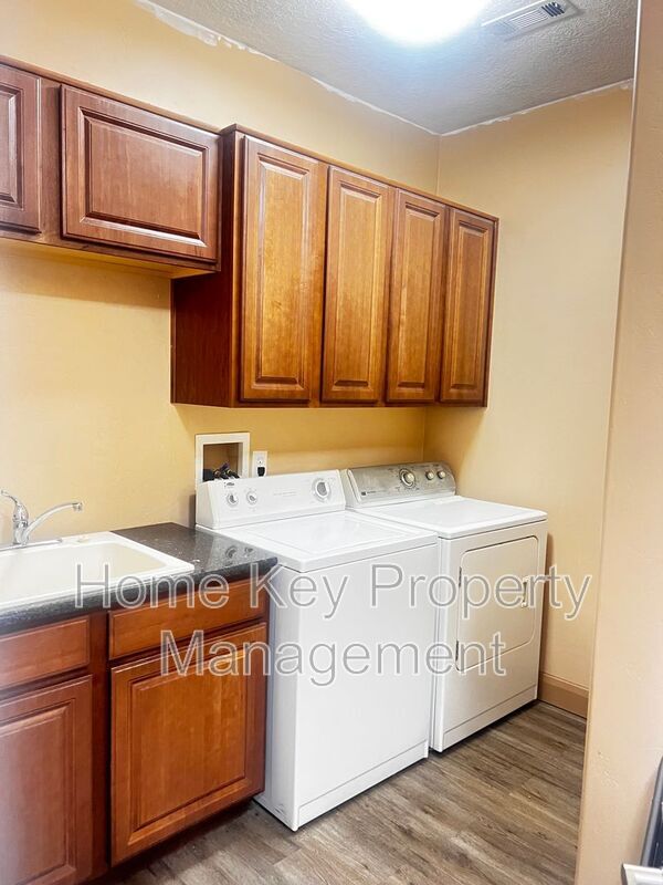 Building Photo - 1593 E Scenic Sunrise Dr