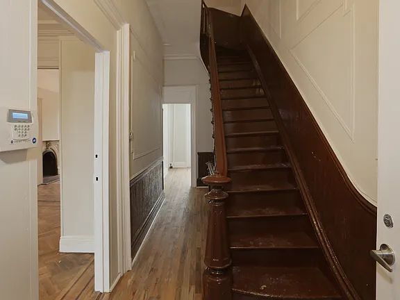 Building Photo - "Charming 2-Bed, 2-Bath Haven in the Heart of Brooklyn!"