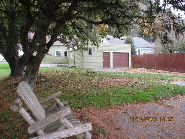 Building Photo - 2640 Queets Ave