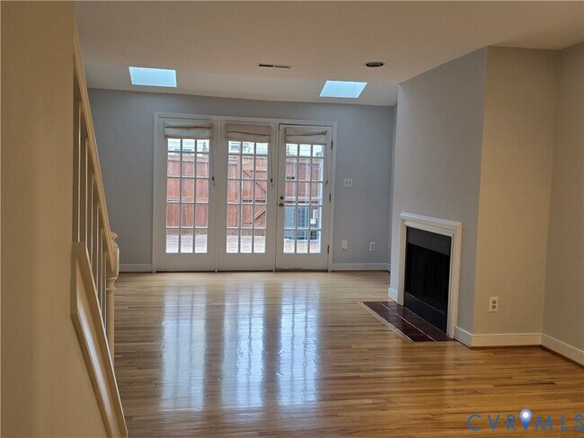 Building Photo - 1308 Maple Ave
