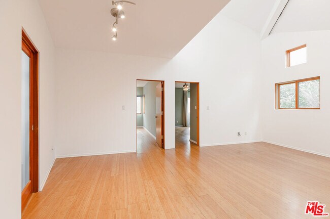 Building Photo - 834 Indiana Ave