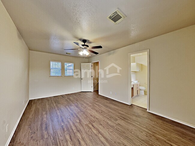 Building Photo - 4974 Bending Elms