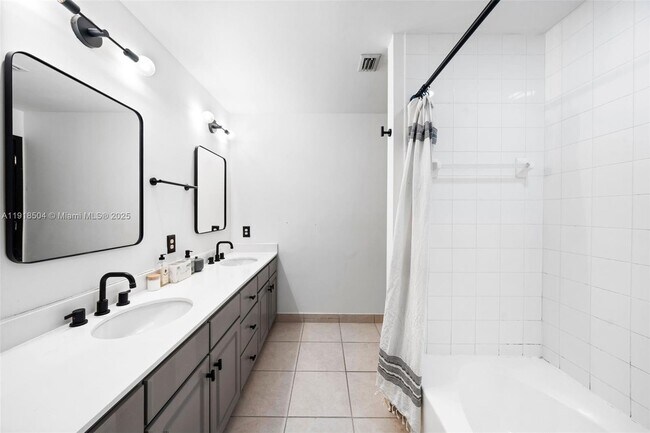 Building Photo - 2001 Biscayne Blvd