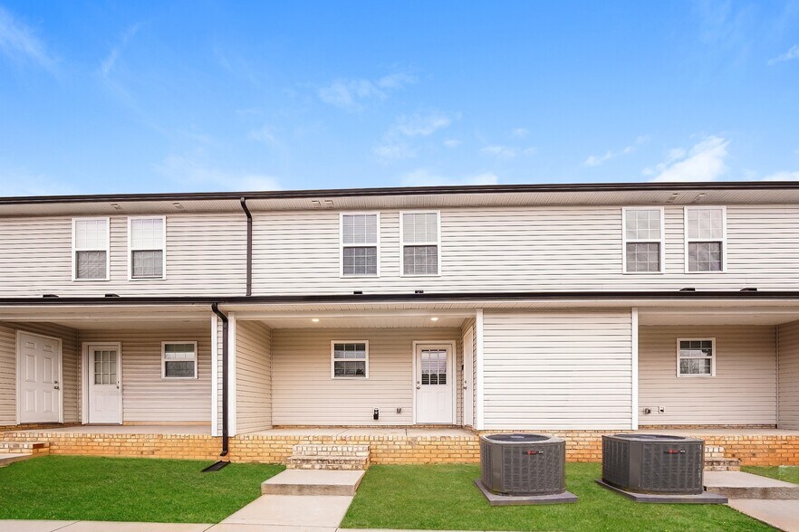 Building Photo - 114 Rowan St