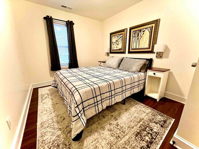 Building Photo - 1592 Main St