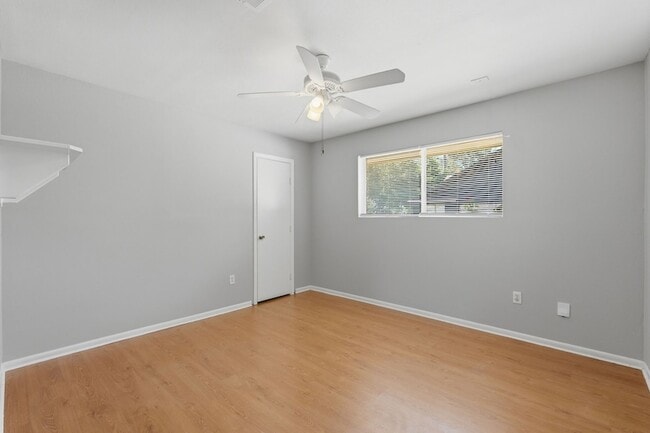 Building Photo - 25611 Timberlane Dr