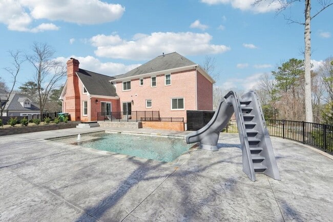 Building Photo - 1600 Spring Arbor Ct