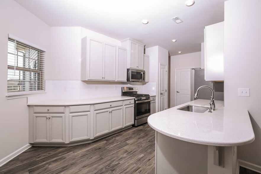 Building Photo - 1728 Ripley Woods St