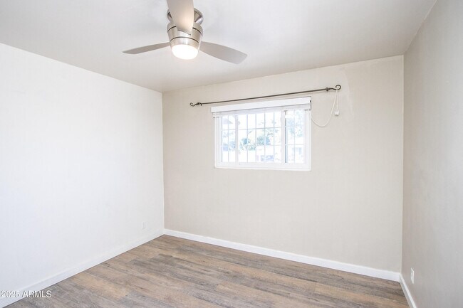 Building Photo - 3609 N Navajo Trail