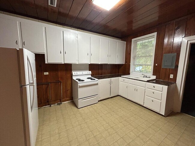 Building Photo - 2139 W Andrews Ave