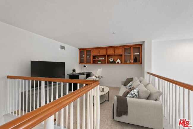 Building Photo - 5831 Seawalk Dr