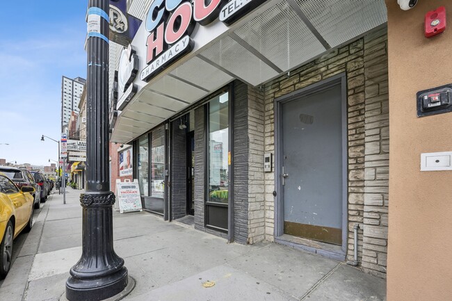 Building Photo - 570 Newark Ave