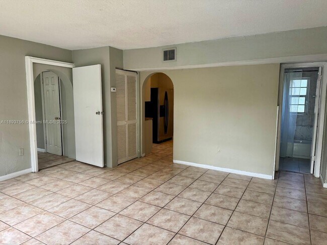 Building Photo - 13845 NW 5th Ave