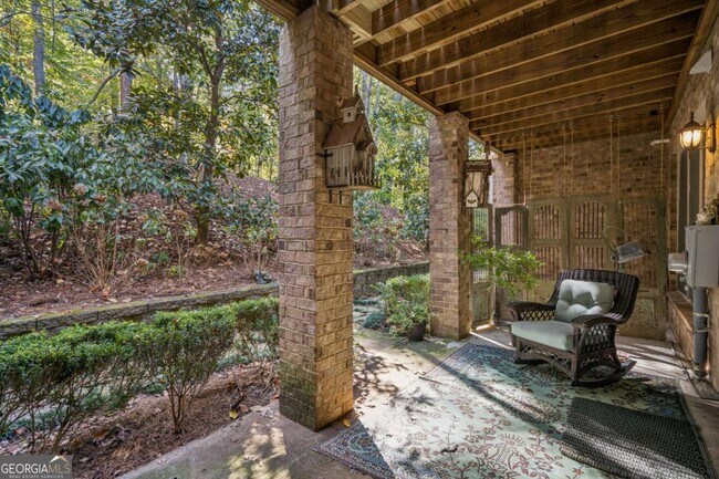 Building Photo - 9026 Riverbend Manor