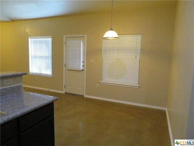 Building Photo - 929 Brown Rock Dr