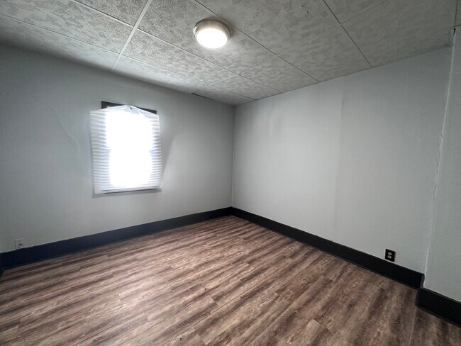 Building Photo - 1018 Chandler-