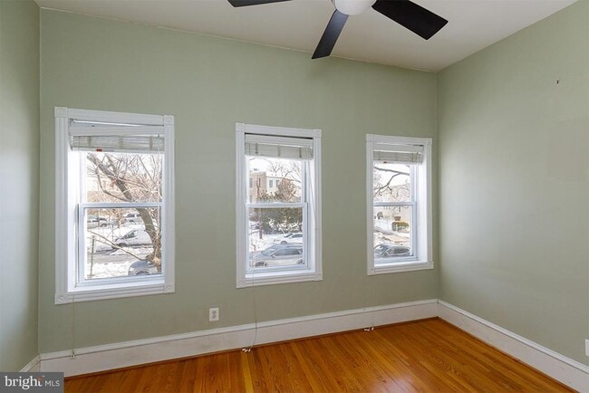 Building Photo - 809 Kentucky Ave SE