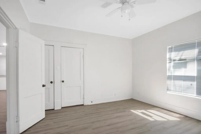 Building Photo - 2105 Walnut St