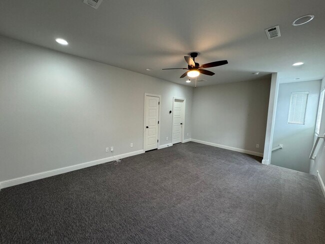 Building Photo - Stunning Bentonville Home