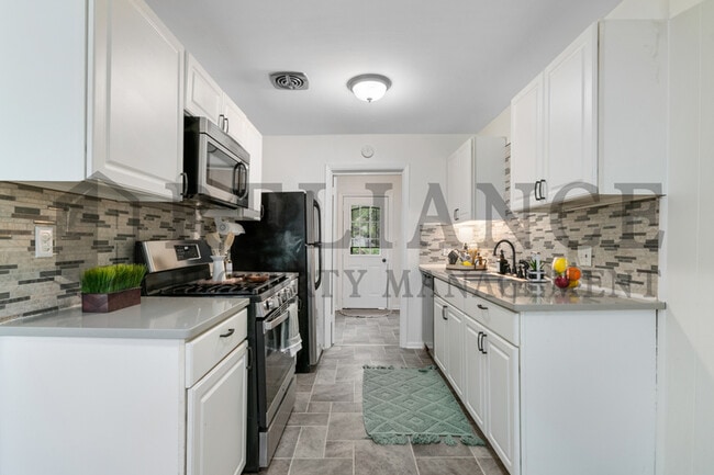 Building Photo - 2309 W Graber St