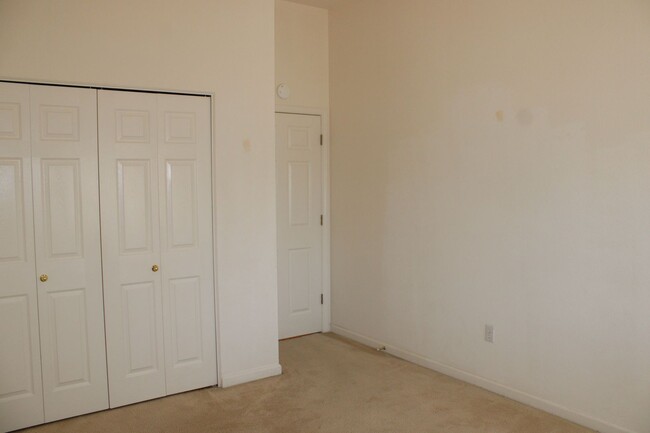 Building Photo - 5812 Sandlewood Way