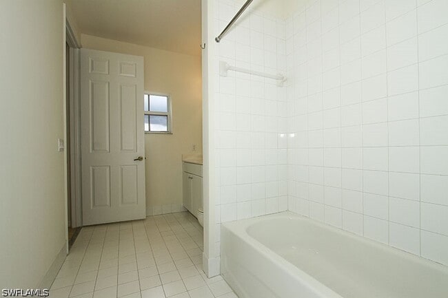Building Photo - 1315 Mariposa Cir