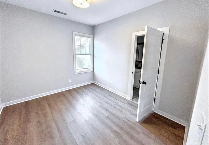 Building Photo - 1200 Windsor Sq