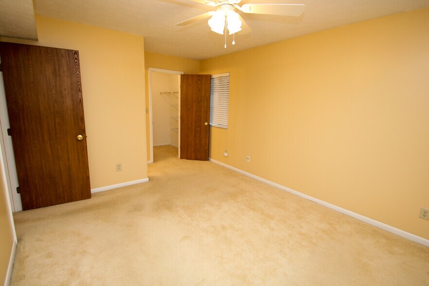 Building Photo - 1431 Hollow Run
